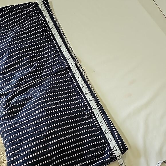 Lands' End Womens Sz 22W Blue Polka Dot Midrise Pockets Modest 11" Shorts - Picture 9 of 12